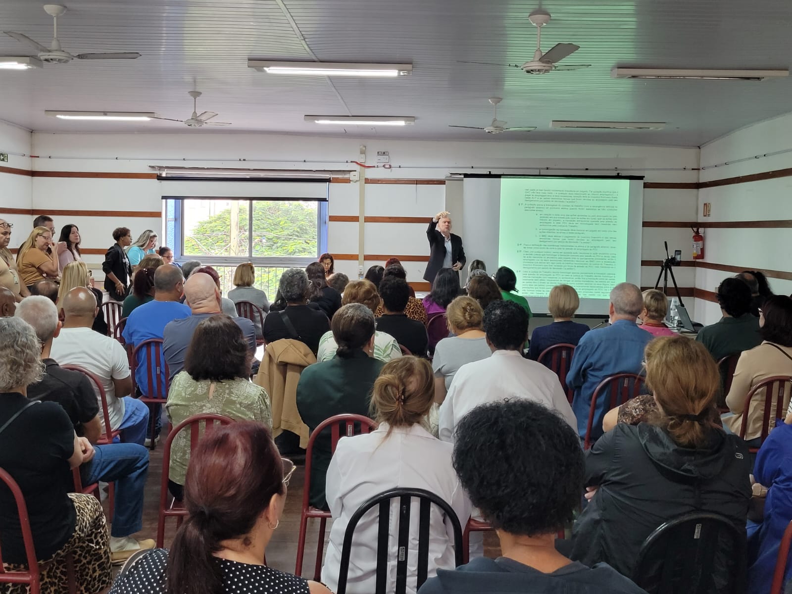 Imagem da notícia: Aserghc e entidades sindicais discutem os problemas do PDV com a categoria